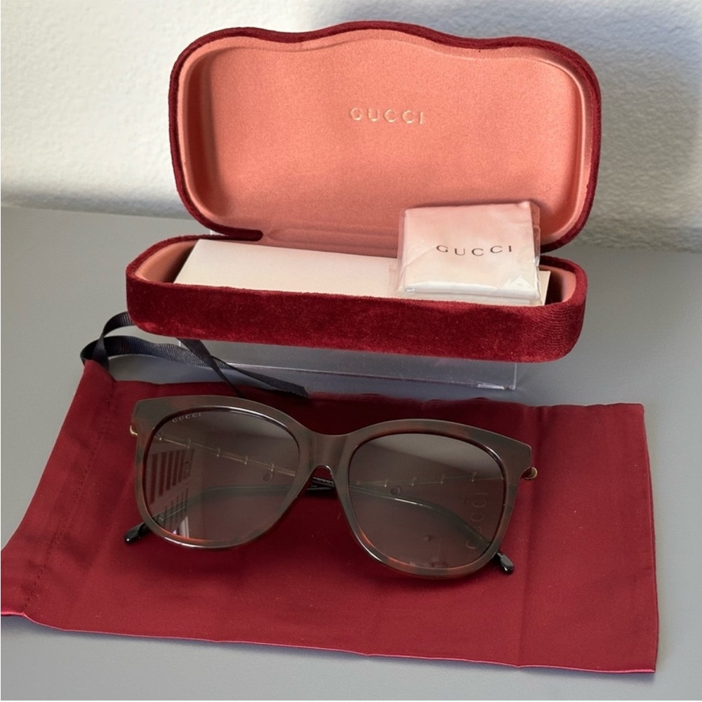 Authentic GUCCI GG Havana / Gold Bamboo Frame
Sunglasses GG0655SA Full Inclusion - Picture 1 of 10